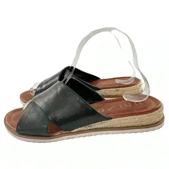 Unisa womens Unjassa sandals size 7.5 black faux leather cross cross slides - Picture 3 of 13